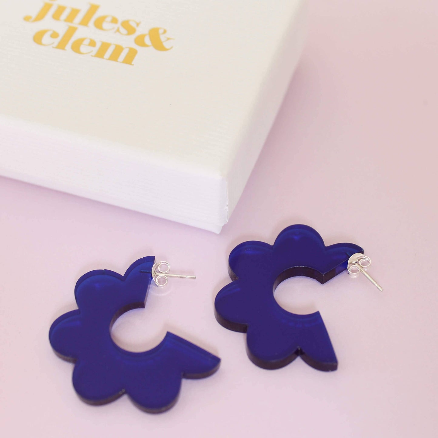 Scallop hoop earrings