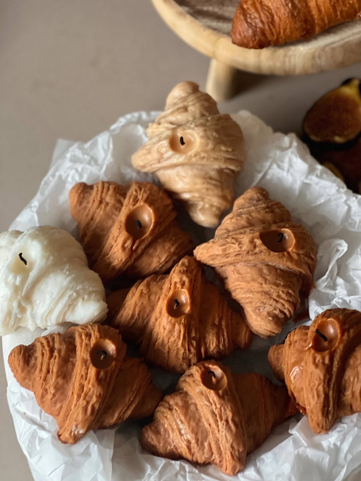 Soy Wax Croissant Candle|Bakery candle|Breakfast candle: White / Cinnamon Vanilla