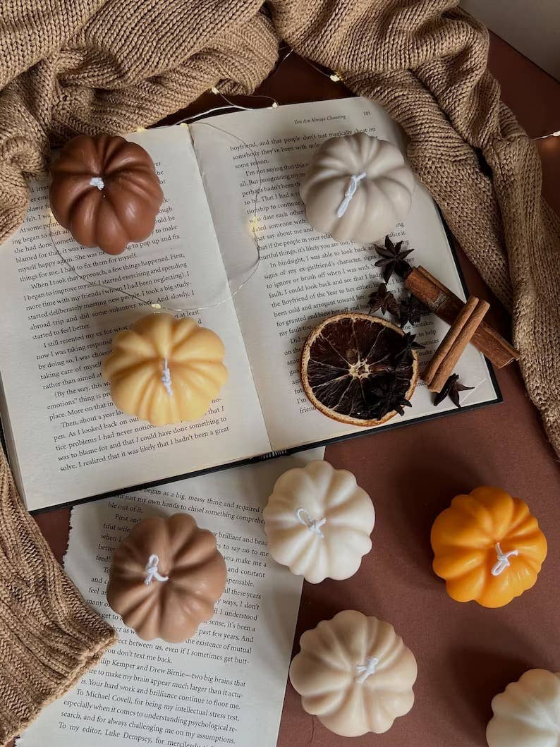 Soy Wax Autumn Pumpkin Candle - Scented (7.5cm x 4.5cm): Pastel Orange / Pumpkin Caramel Latte