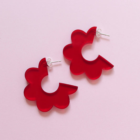 Scallop hoop earrings: Red