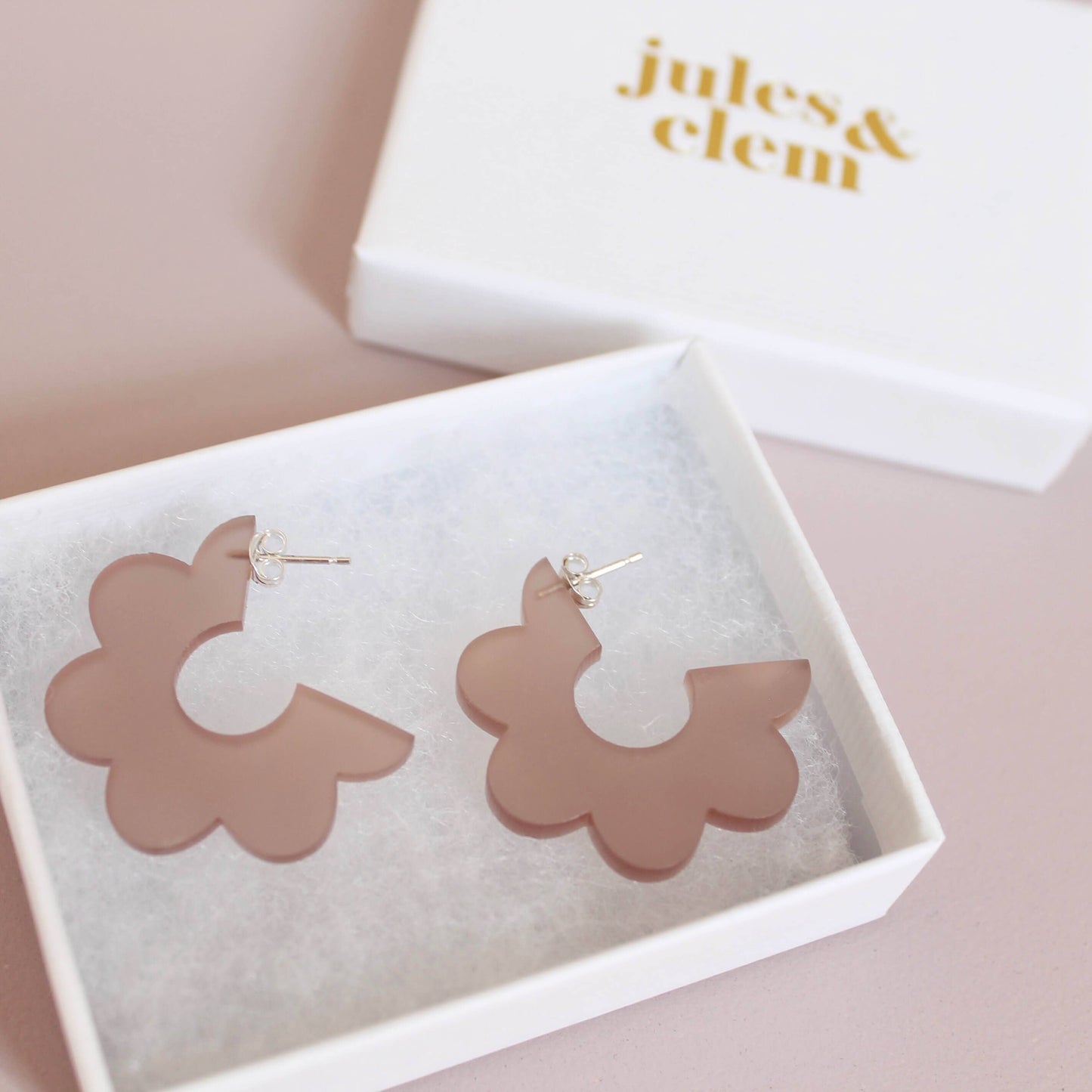 Perspex Scallop hoop earrings: Light Green