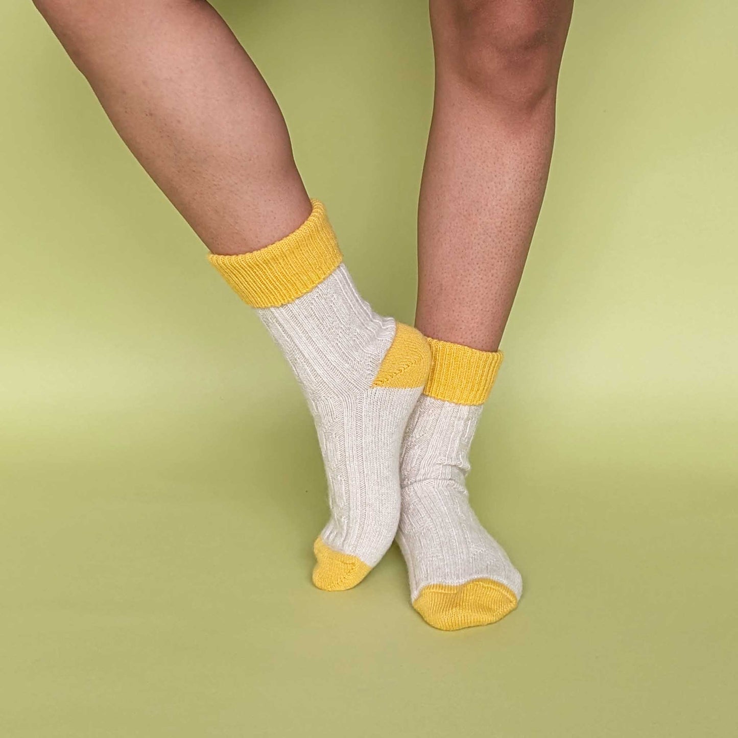 Cashmere Blend Slouch Socks: Lilac / bright blue