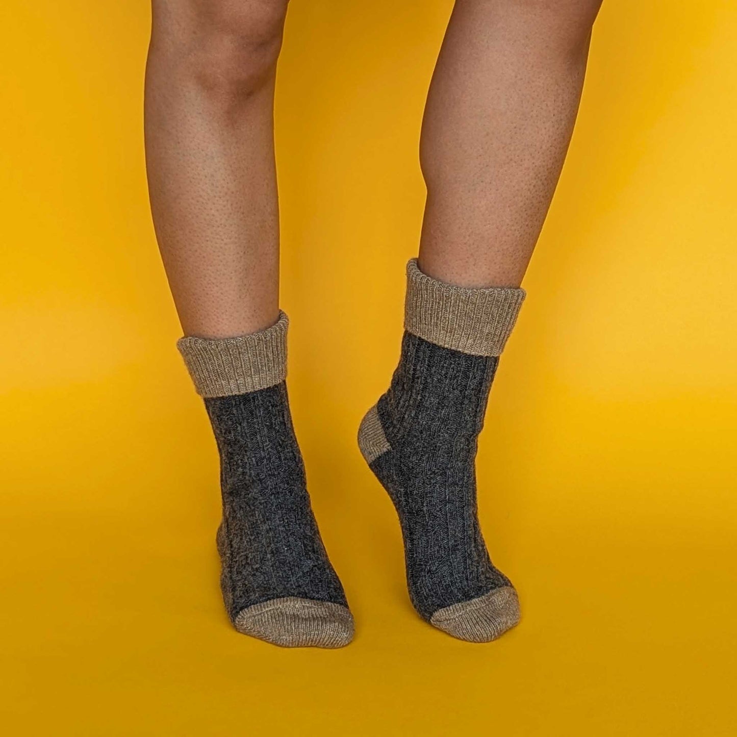 Cashmere Blend Slouch Socks: Lilac / bright blue