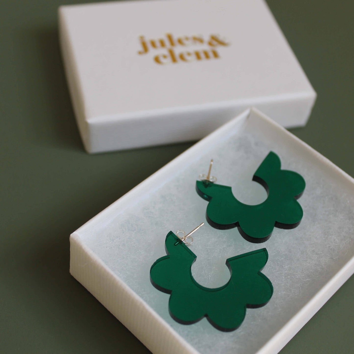 Perspex Scallop hoop earrings: Light Green