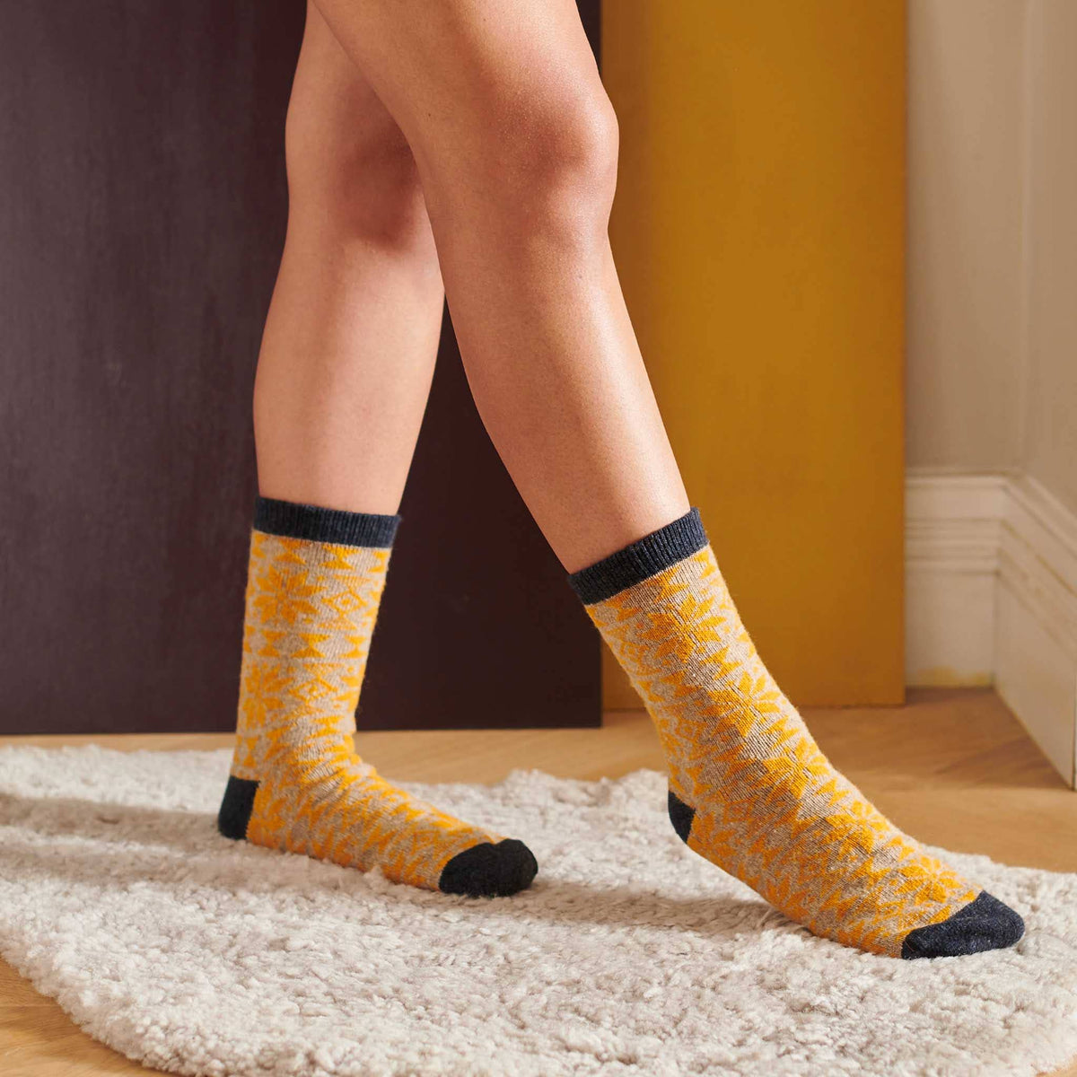 Women's Lambswool Ankle Socks 2026: SQUARES - GREEN / PINK