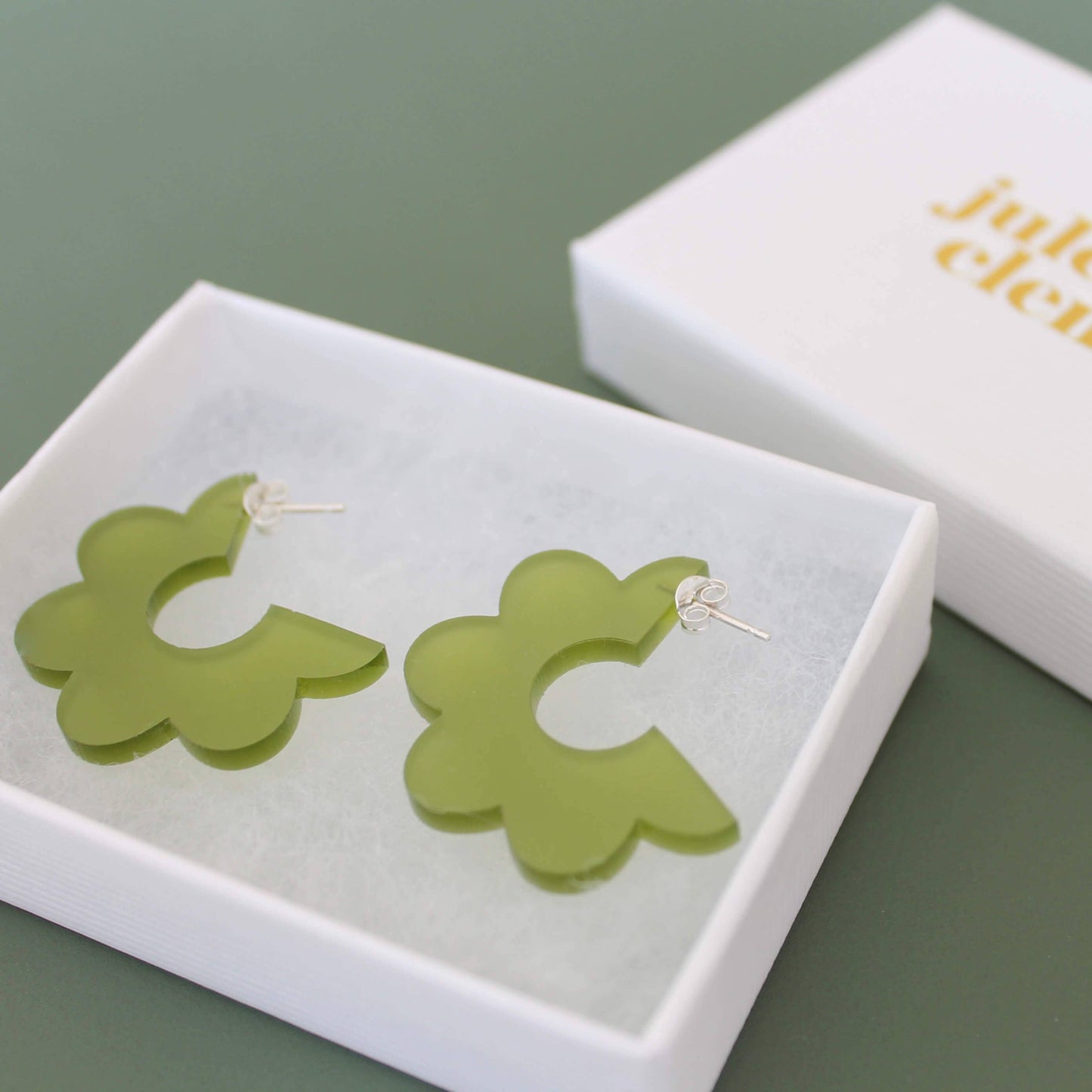 Perspex Scallop hoop earrings: Light Green