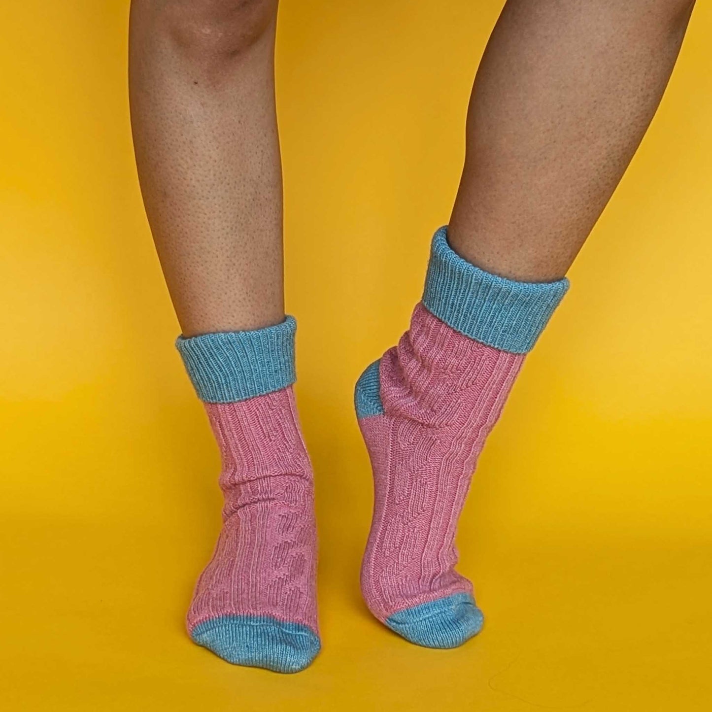 Cashmere Blend Slouch Socks: Gold / coral