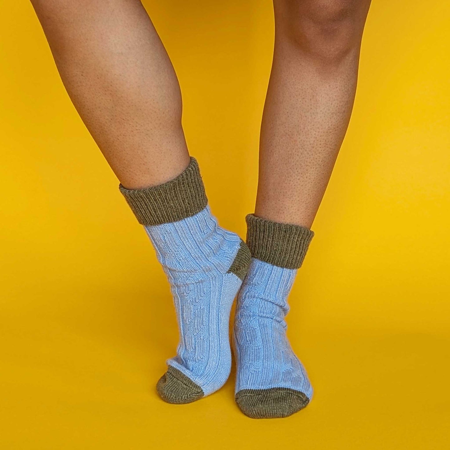 Cashmere Blend Slouch Socks: Gold / coral