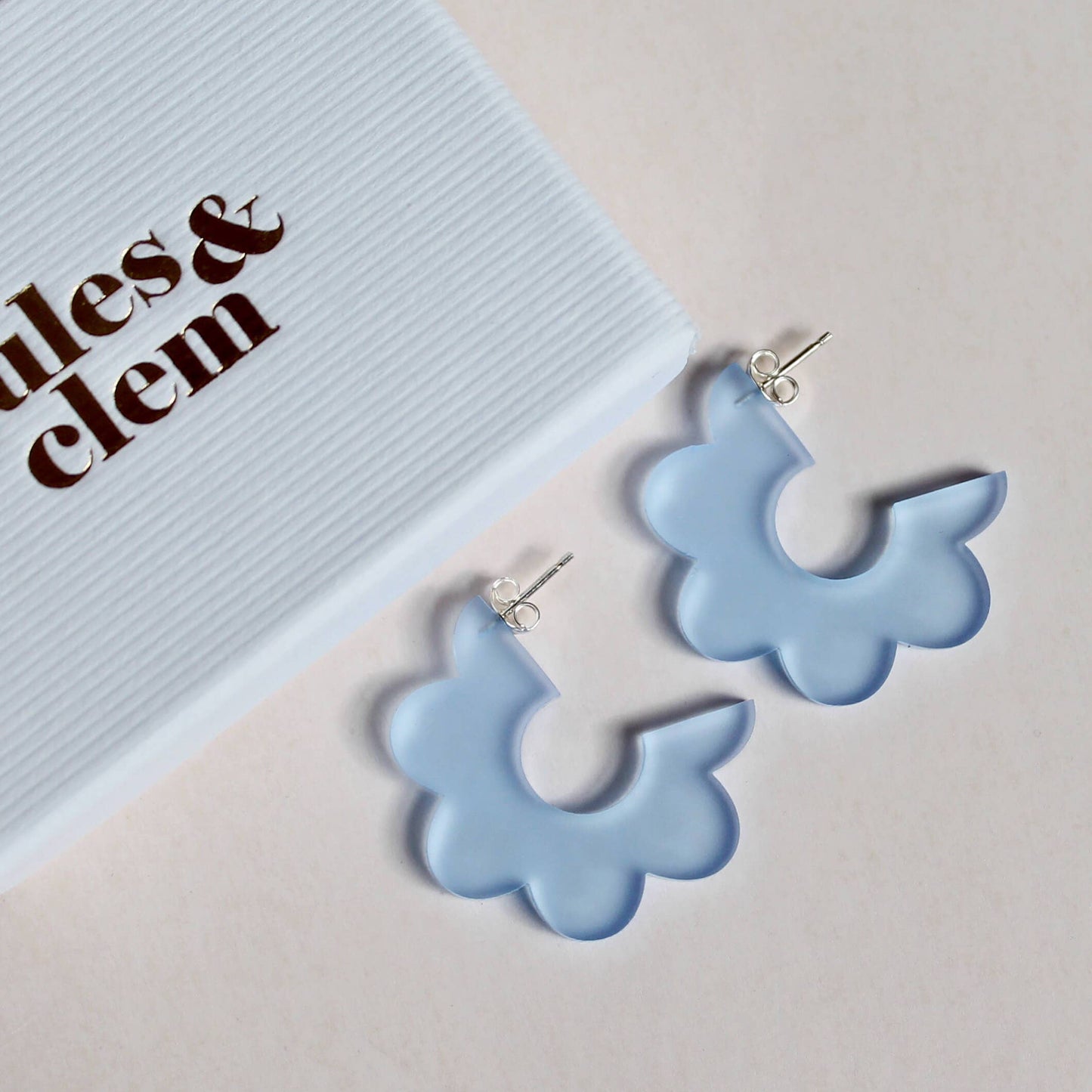 Perspex Scallop hoop earrings: Light Green