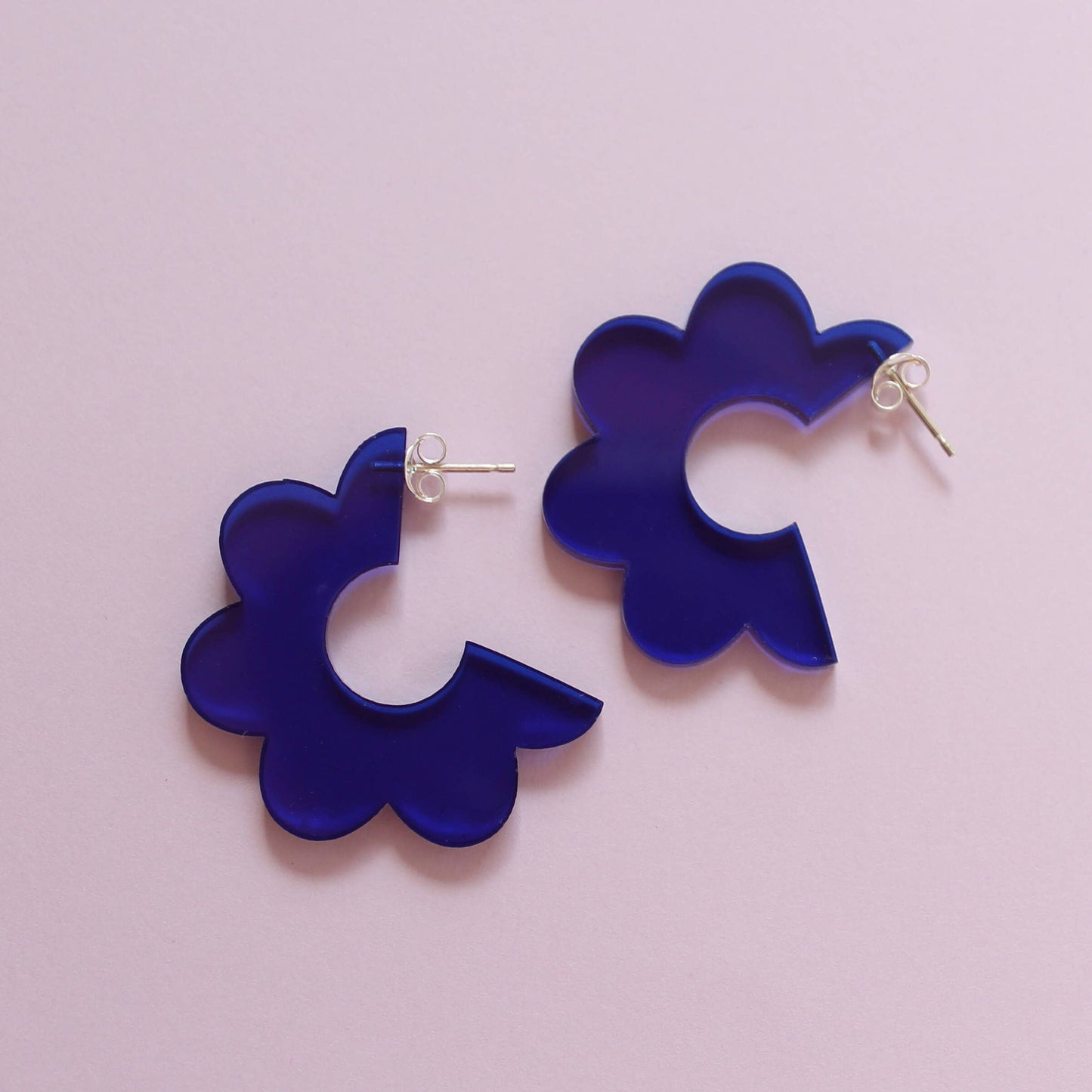 Perspex Scallop hoop earrings: Light Green