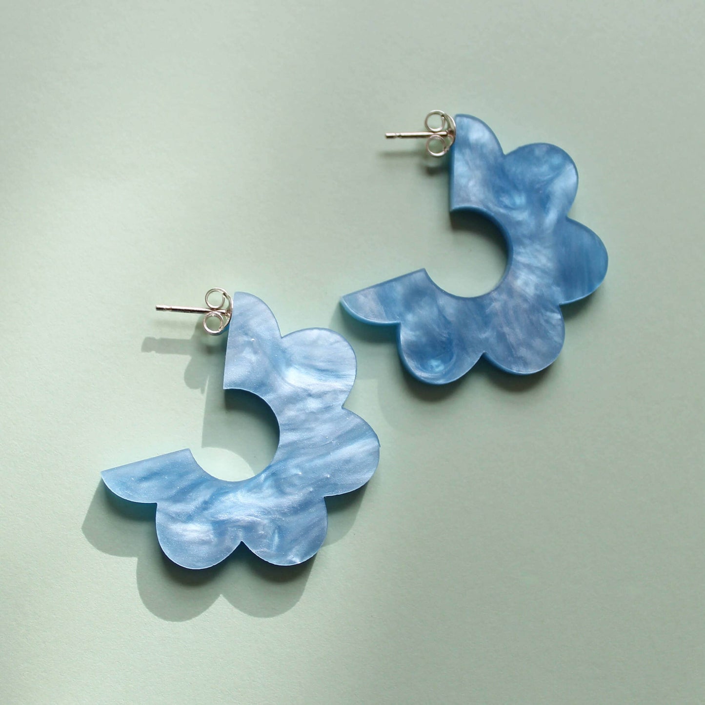 Perspex Scallop hoop earrings: Light Green